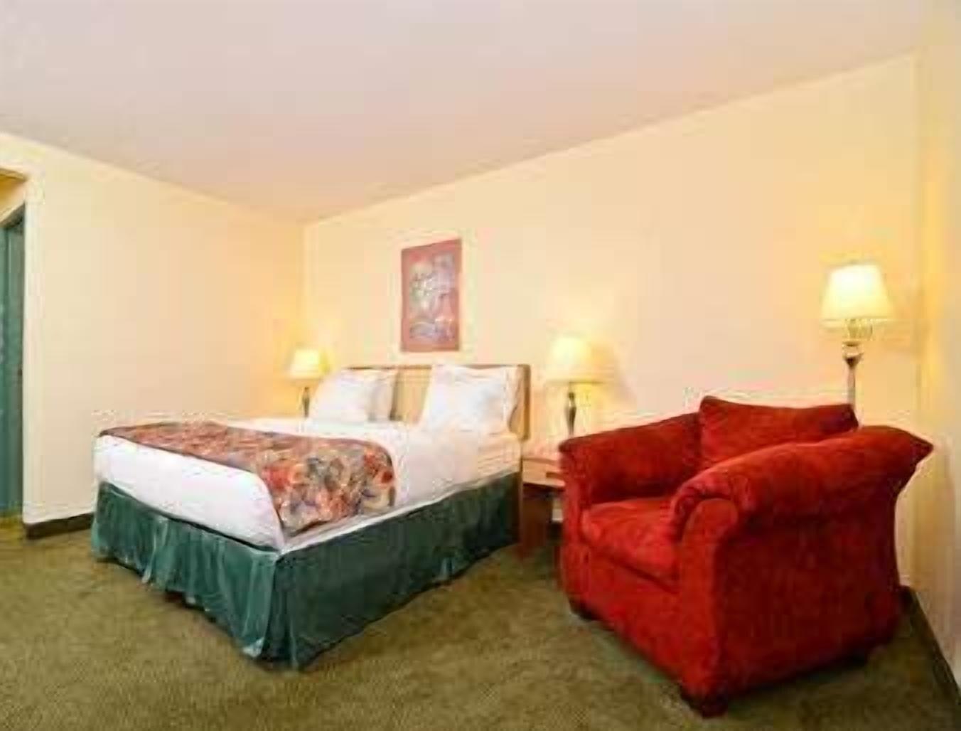 Hotel Baymont By Wyndham Decatur Esterno foto