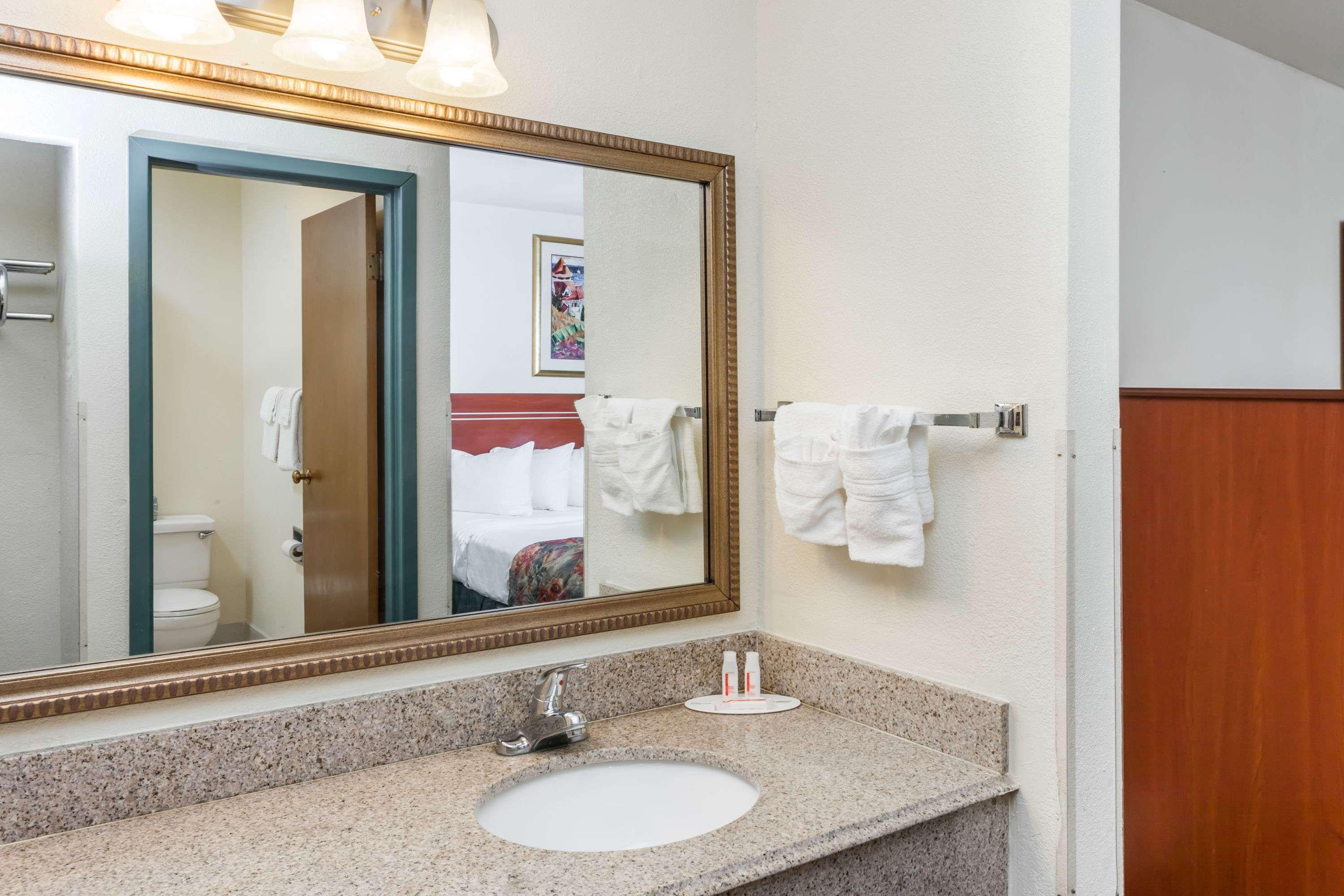 Hotel Baymont By Wyndham Decatur Esterno foto