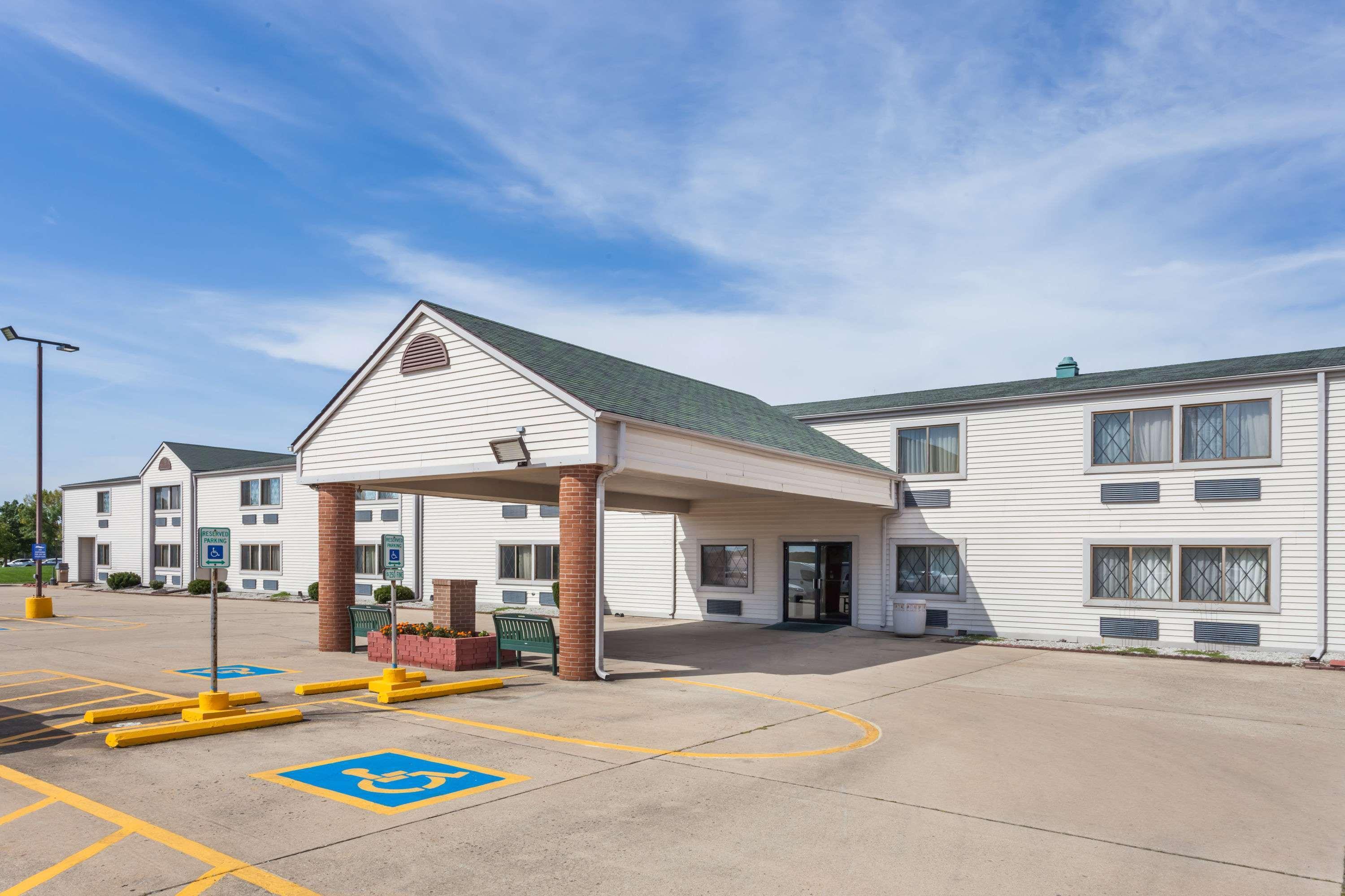 Hotel Baymont By Wyndham Decatur Esterno foto