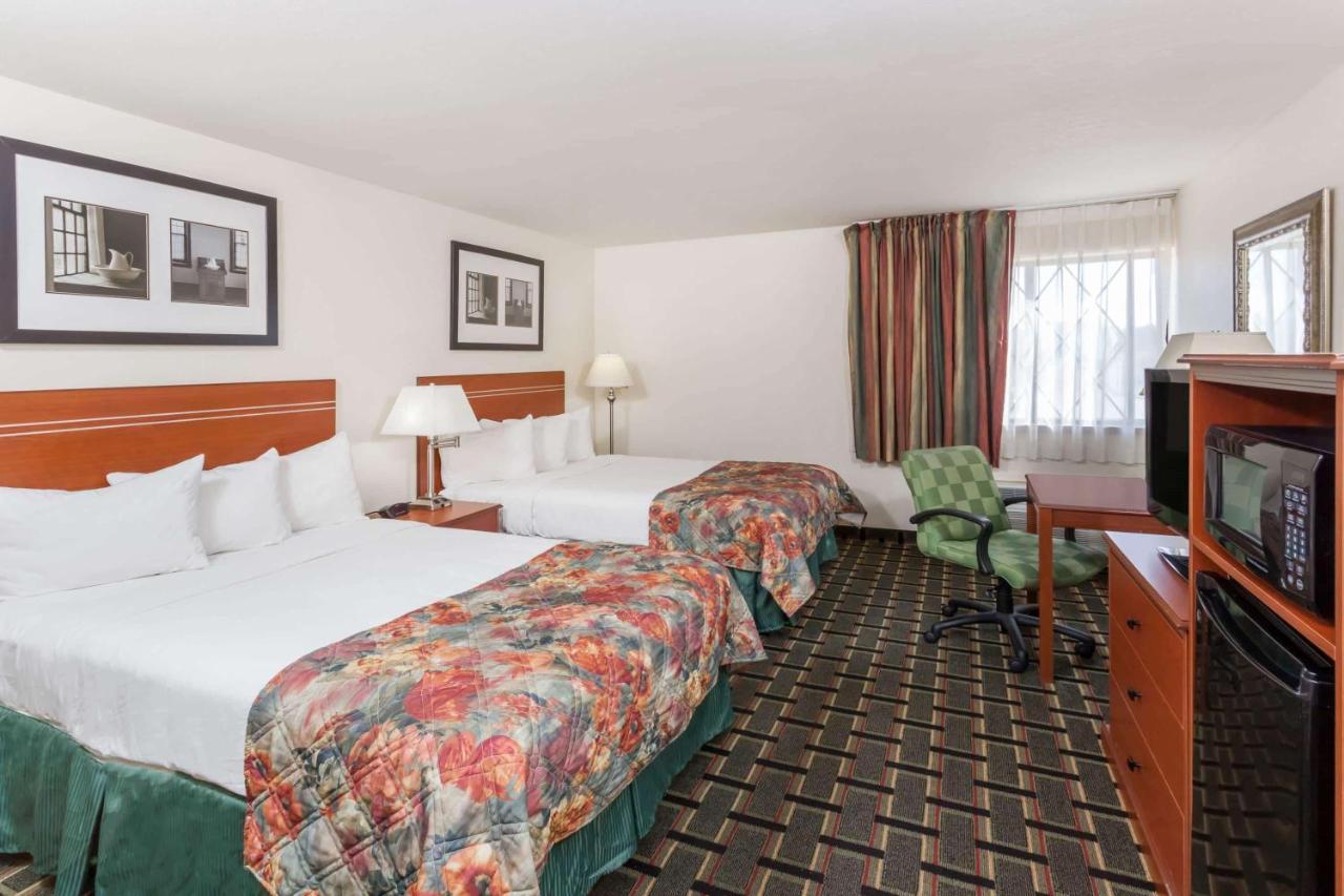 Hotel Baymont By Wyndham Decatur Esterno foto