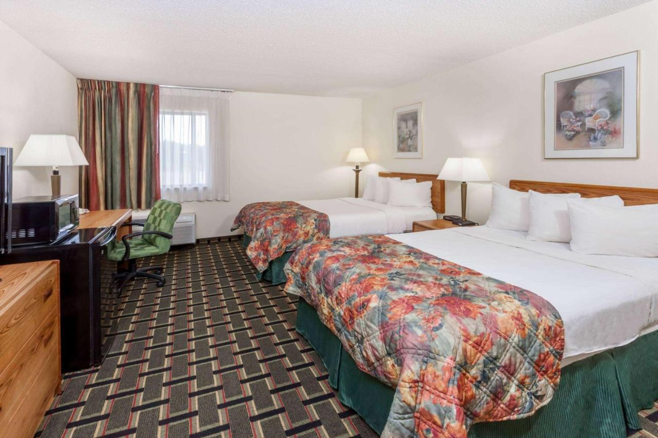 Hotel Baymont By Wyndham Decatur Esterno foto