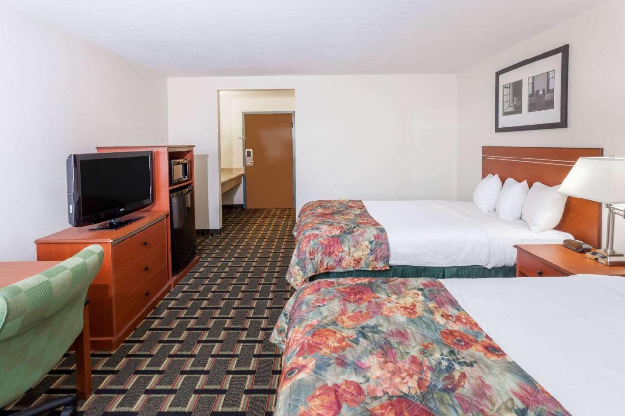 Hotel Baymont By Wyndham Decatur Esterno foto