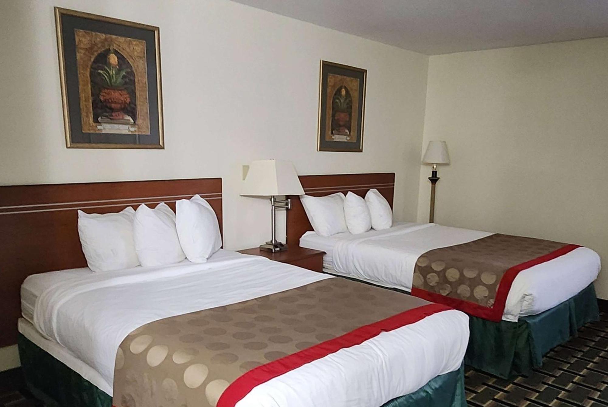 Hotel Baymont By Wyndham Decatur Esterno foto